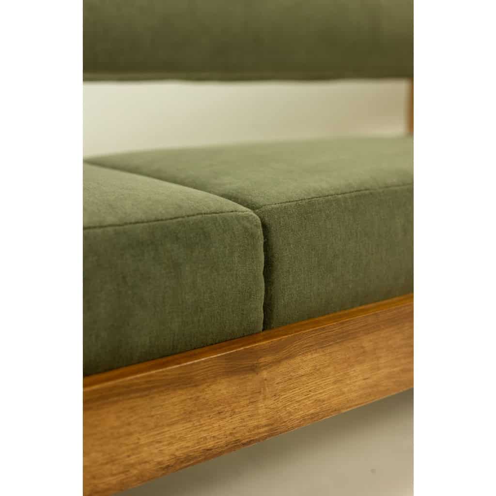 Banquette 3 places en frêne clair et velours de mohair vert. Contemporain 13