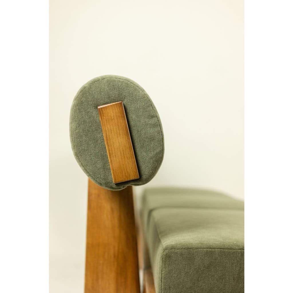 Banquette 3 places en frêne clair et velours de mohair vert. Contemporain 15