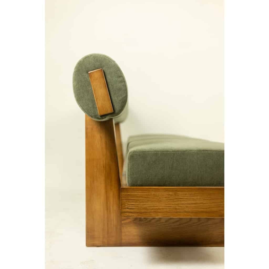 Banquette 3 places en frêne clair et velours de mohair vert. Contemporain 16