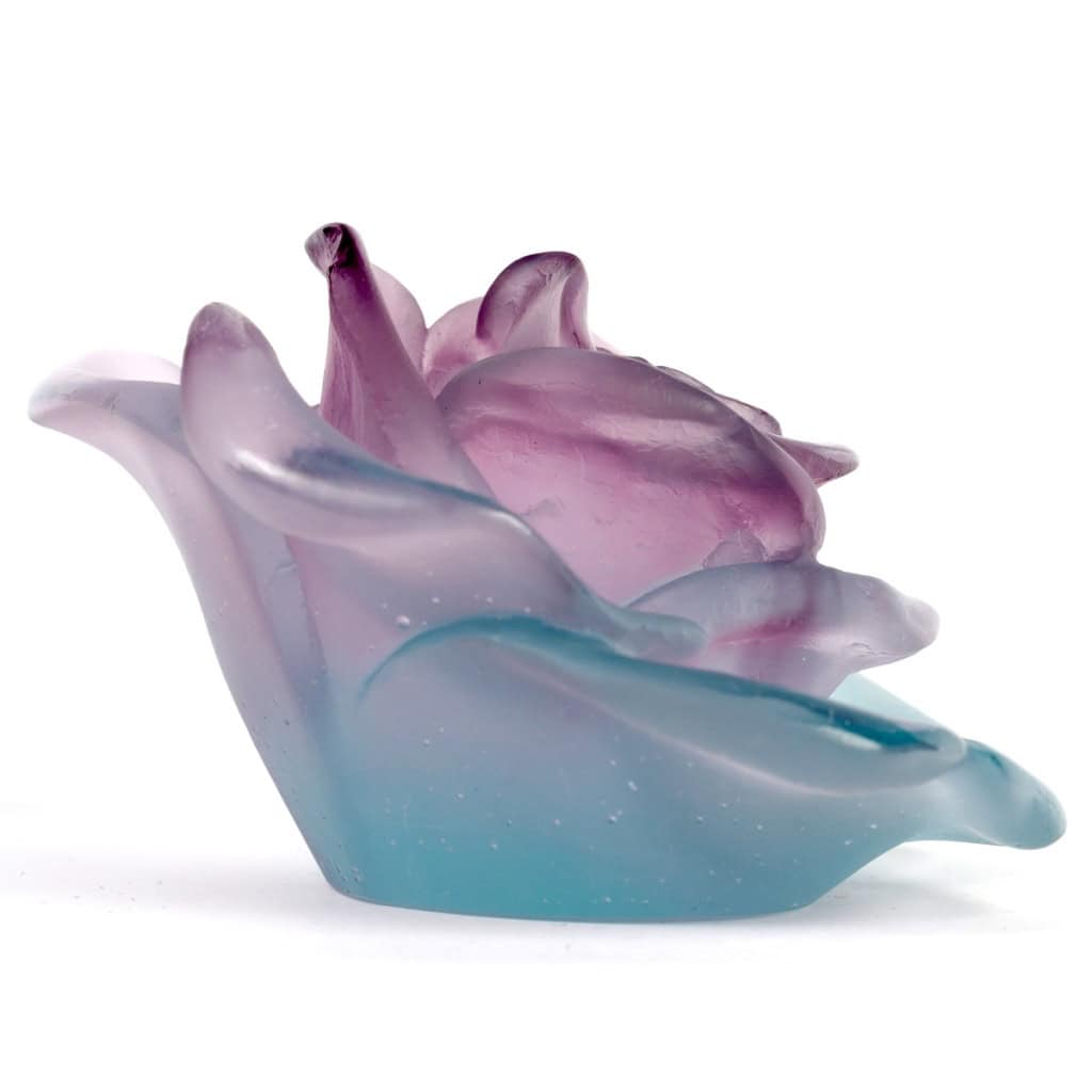 Daum France – Presse Papiers Fleur Décorative Rose Passion Cristal Dégradé Bleu et Rose 4