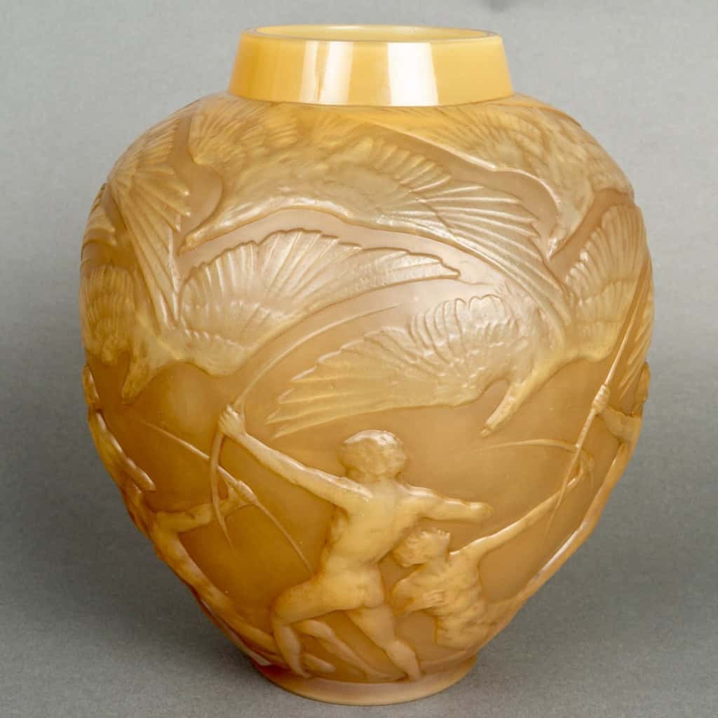 1921 René Lalique – Vase Archers Verre Butterscotch Patiné Sépia 5