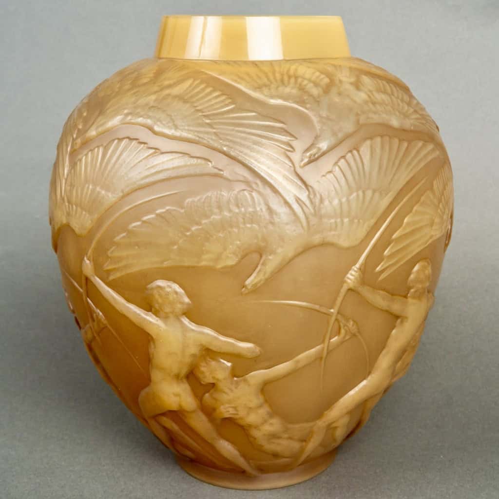 1921 René Lalique – Vase Archers Verre Butterscotch Patiné Sépia 3
