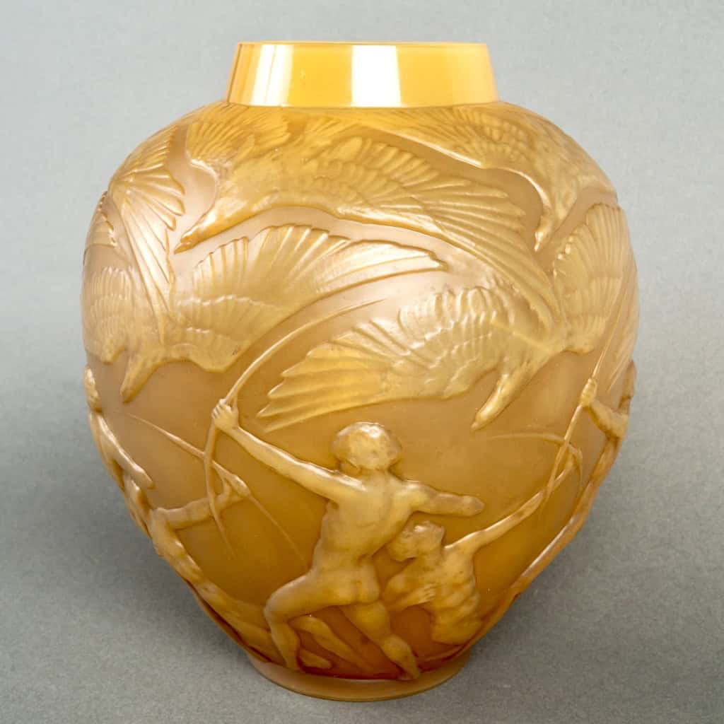 1921 René Lalique – Vase Archers Verre Butterscotch Patiné Sépia 4