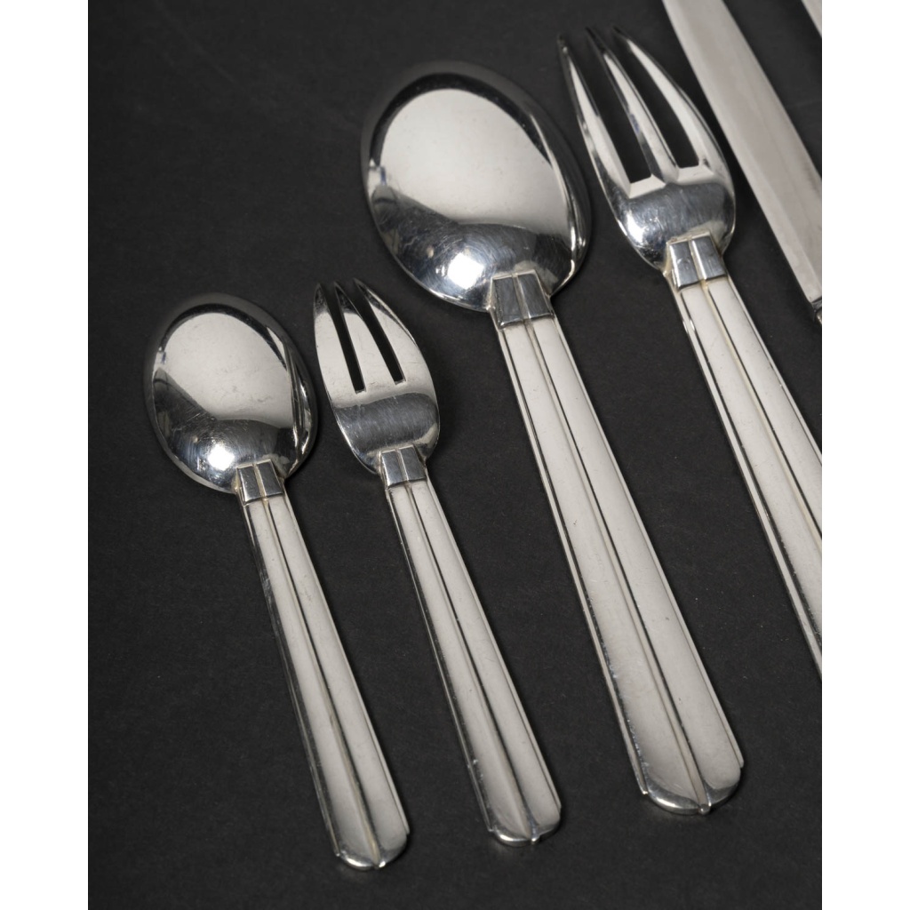 JEAN E. PUIFORCAT – Ménagère 145 pièces Modèle « BIARRITZ » argent massif CIRCA 1930 10