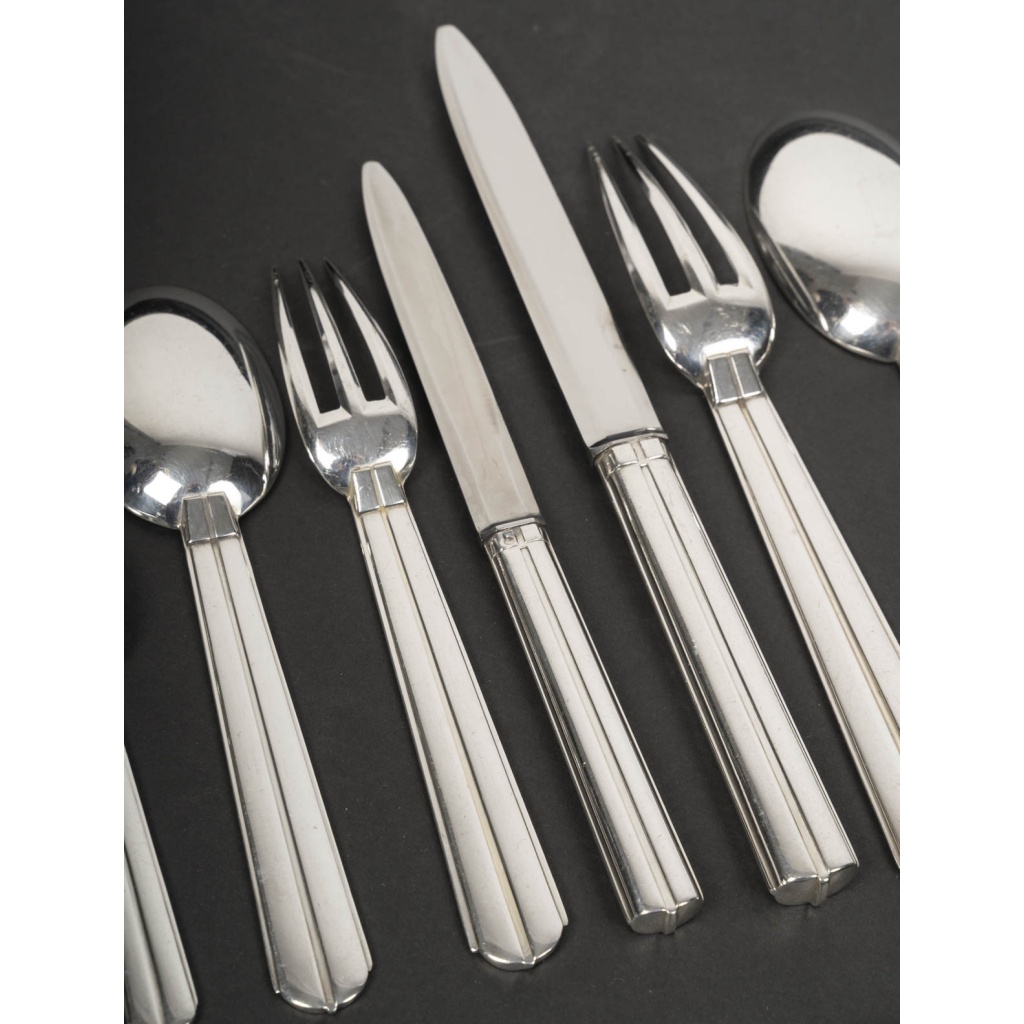 JEAN E. PUIFORCAT – Ménagère 145 pièces Modèle « BIARRITZ » argent massif CIRCA 1930 11