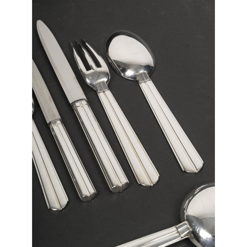JEAN E. PUIFORCAT – Ménagère 145 pièces Modèle « BIARRITZ » argent massif CIRCA 1930 12