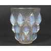 René LALIQUE – Vase RAMPILLON dit CABOCHONS et FLEURETTES 1927 16 René LALIQUE – Vase RAMPILLON dit CABOCHONS et FLEURETTES 1927 16