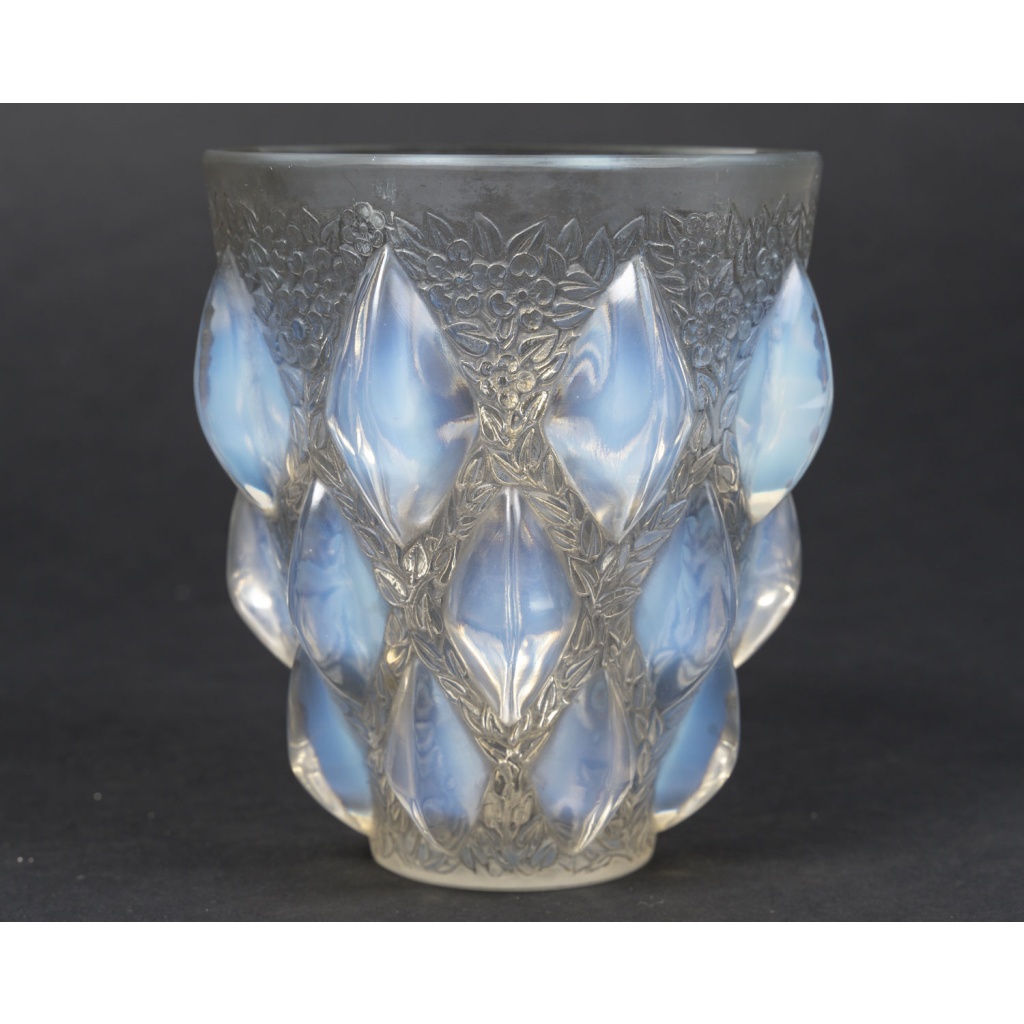René LALIQUE – Vase RAMPILLON dit CABOCHONS et FLEURETTES 1927 9 René LALIQUE – Vase RAMPILLON dit CABOCHONS et FLEURETTES 1927 9