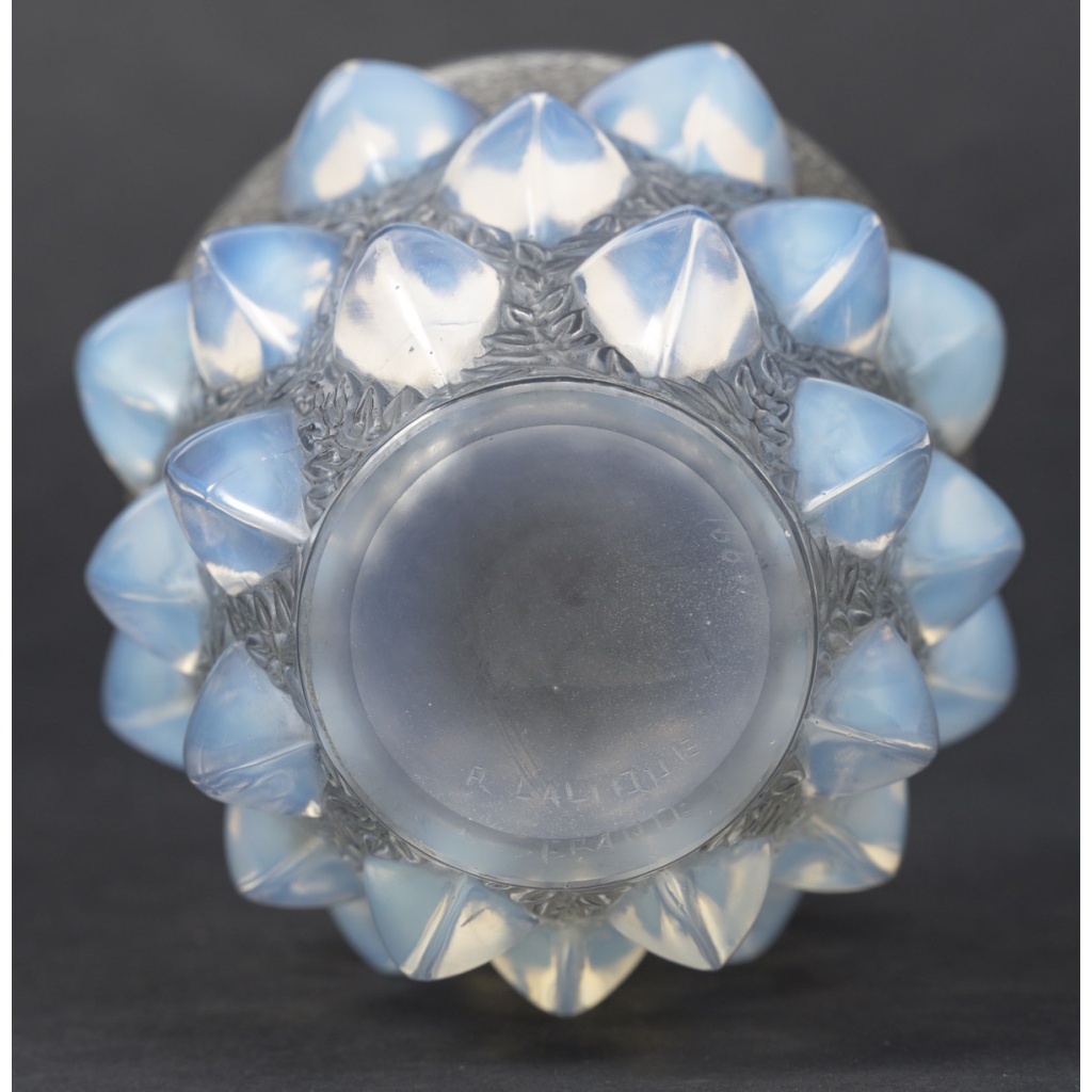 René LALIQUE – Vase RAMPILLON dit CABOCHONS et FLEURETTES 1927 12 René LALIQUE – Vase RAMPILLON dit CABOCHONS et FLEURETTES 1927 12