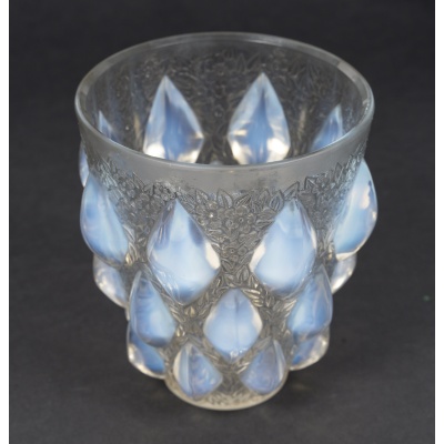 René LALIQUE – Vase RAMPILLON dit CABOCHONS et FLEURETTES 1927 René LALIQUE – Vase RAMPILLON dit CABOCHONS et FLEURETTES 1927