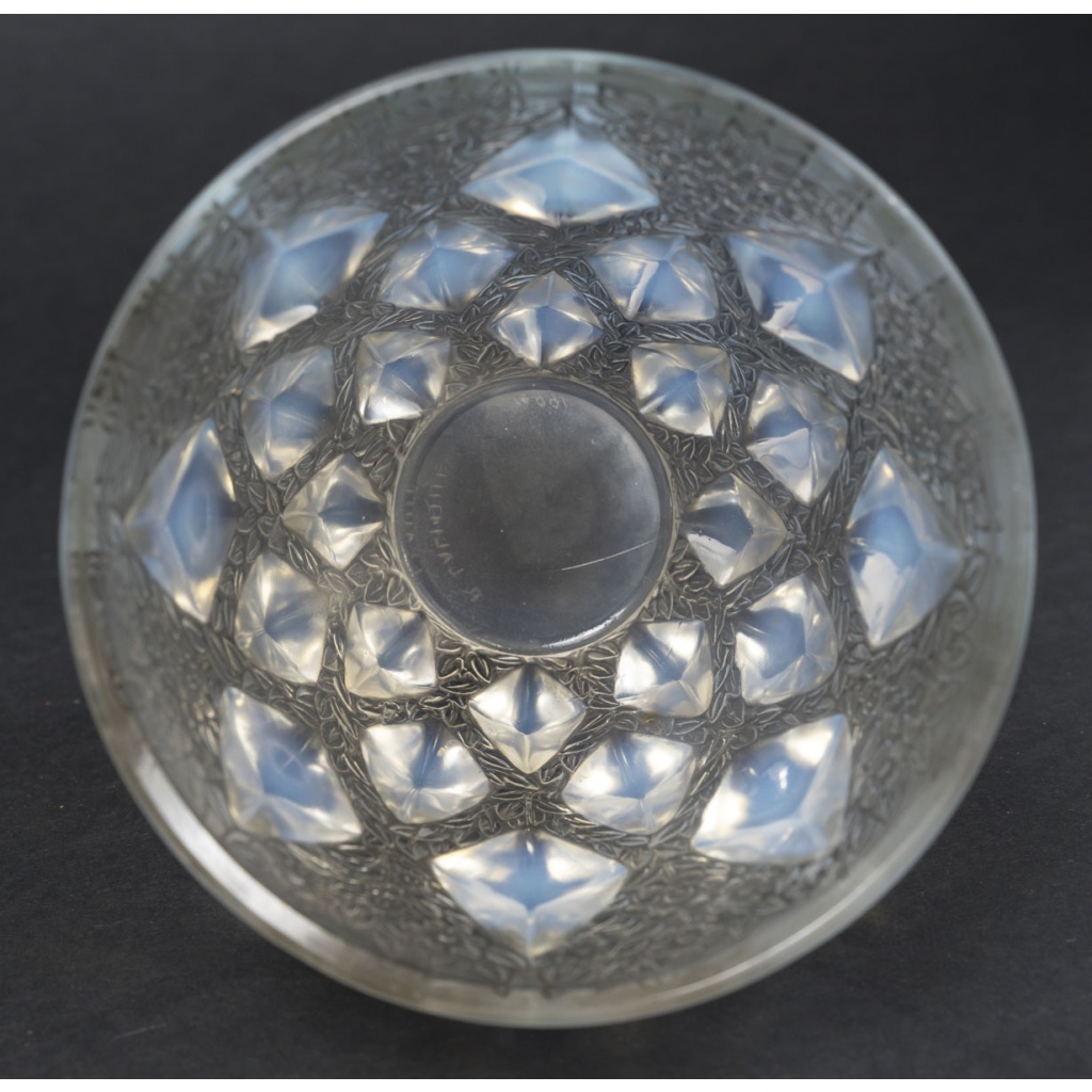 René LALIQUE – Vase RAMPILLON dit CABOCHONS et FLEURETTES 1927 13 René LALIQUE – Vase RAMPILLON dit CABOCHONS et FLEURETTES 1927 13