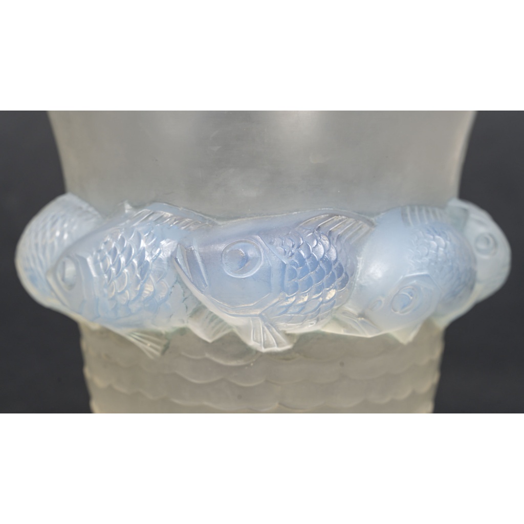 René LALIQUE – Vase PIRIAC en verre moulé pressé créé en 1930 7 René LALIQUE – Vase PIRIAC en verre moulé pressé créé en 1930 7