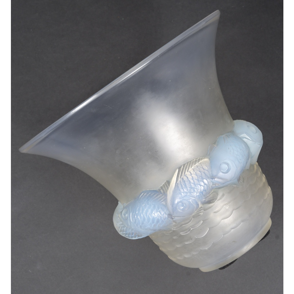 René LALIQUE – Vase PIRIAC en verre moulé pressé créé en 1930 15 René LALIQUE – Vase PIRIAC en verre moulé pressé créé en 1930 15