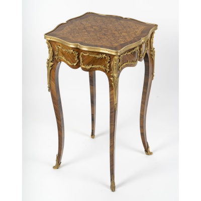 Table volante de style Louis XV, XIXème siècle 3