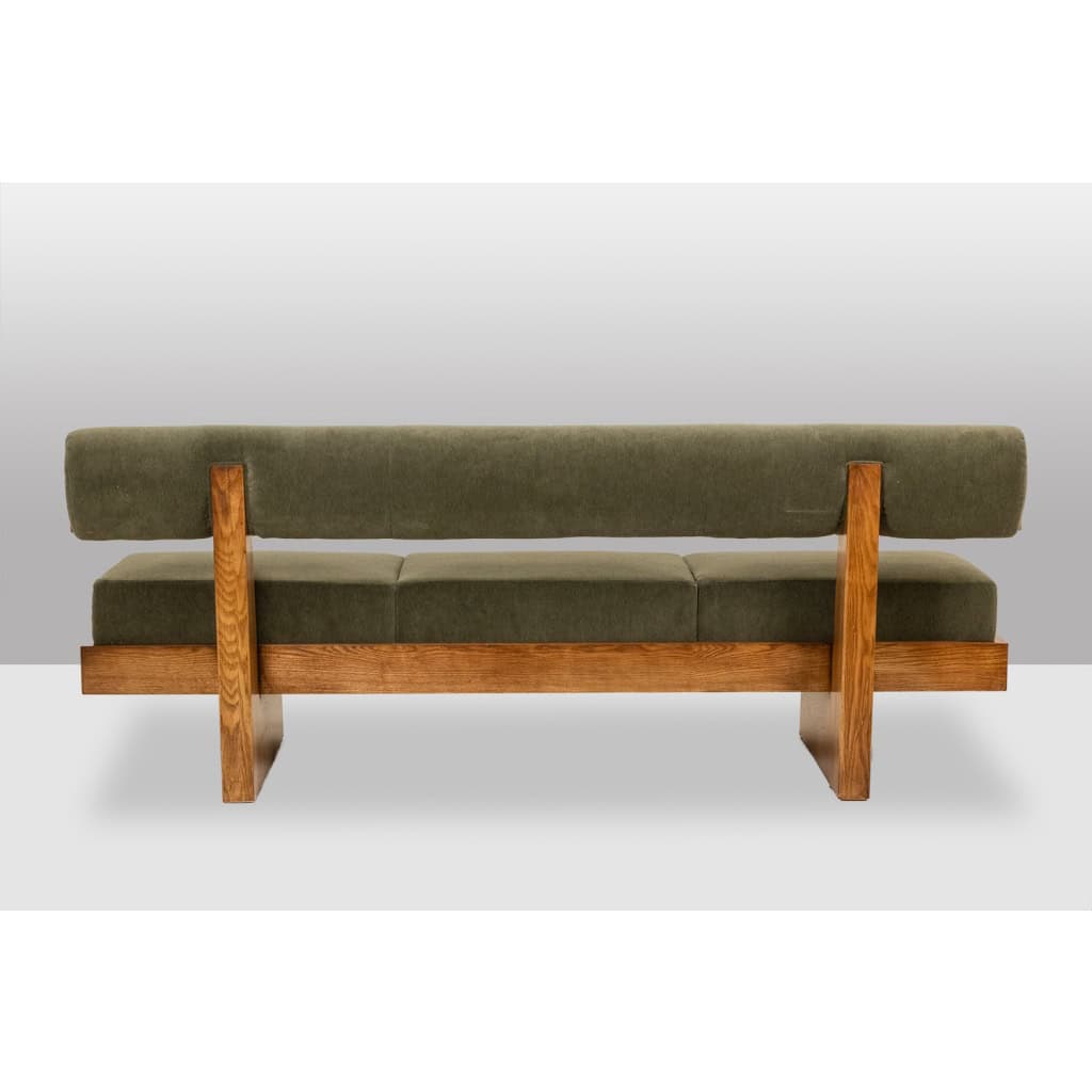 Banquette 3 places en frêne clair et velours de mohair vert. Contemporain 6