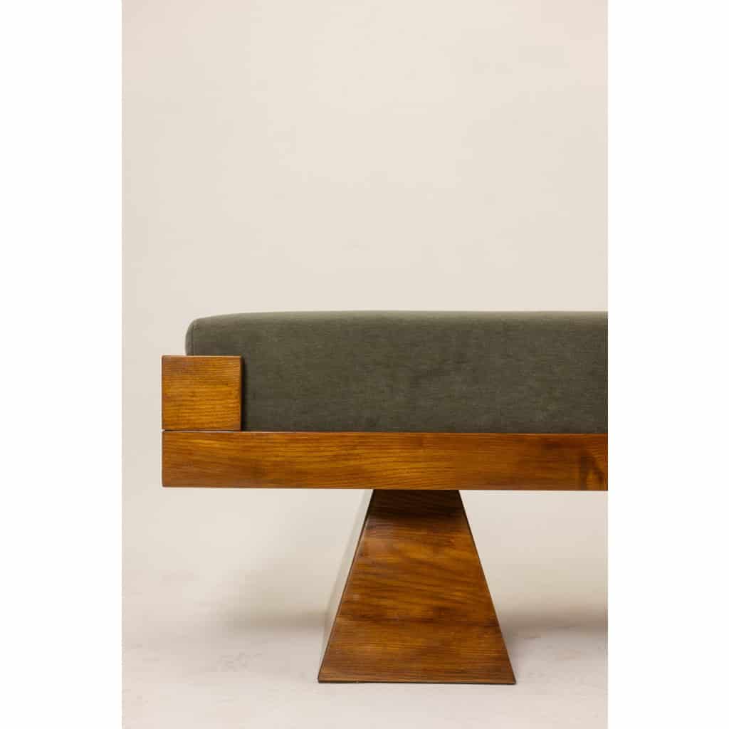Banquette en frêne et velours de mohair vert. Contemporain 7