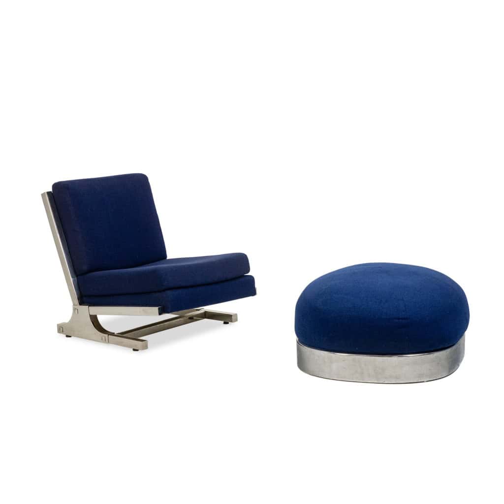 Valérian Rybar Paire de chauffeuses et pouf en acier chromé. Années 70 20 Valérian Rybar Paire de chauffeuses et pouf en acier chromé. Années 70 20