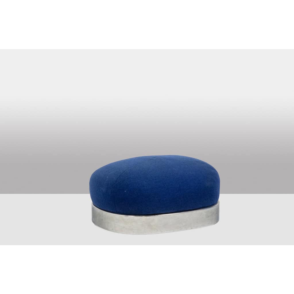 Valérian Rybar Paire de chauffeuses et pouf en acier chromé. Années 70 17 Valérian Rybar Paire de chauffeuses et pouf en acier chromé. Années 70 17