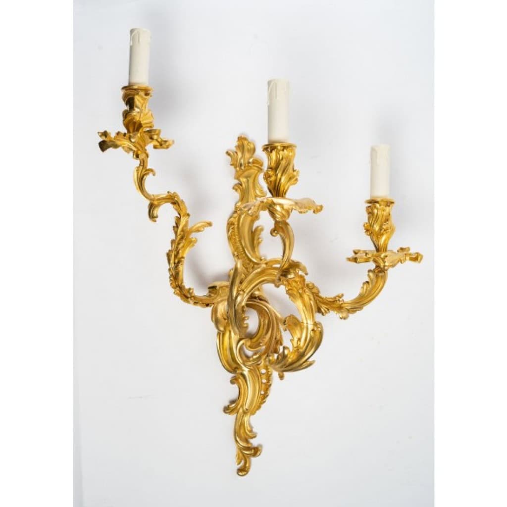 Paire d&rsquo;appliques de style Louis XV d&rsquo;époque Napoléon III (1850 – 1870). XIXème siècle. 4