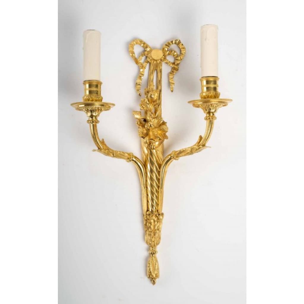 Paire d&rsquo;appliques de style Louis XVI d&rsquo;époque XIXème siècle. 4